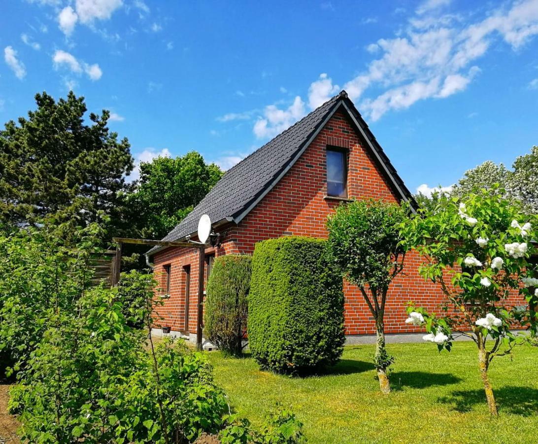 Haeuschen Im Gruenen Villa Jornstorf ภายนอก รูปภาพ